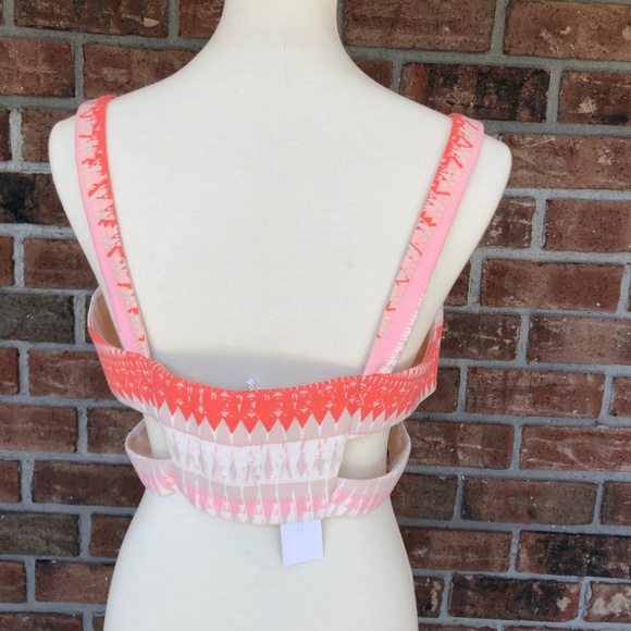 3/$25 NWT BCBGeneration Cut out Crop Top Tank - Picture 4 of 5